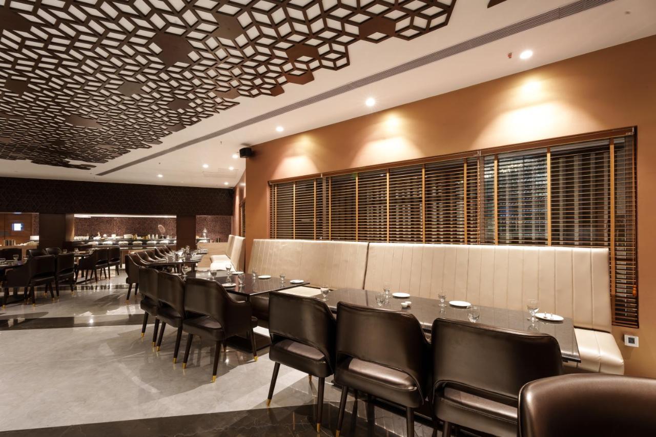 Pharos Hotels Chennai Bagian luar foto