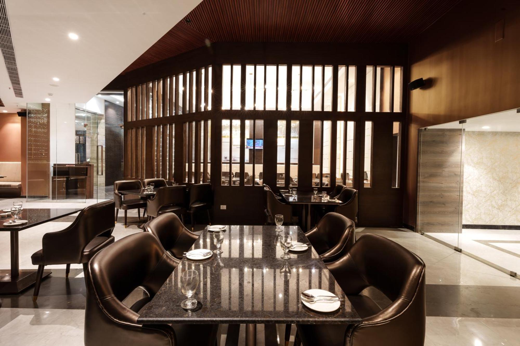 Pharos Hotels Chennai Bagian luar foto