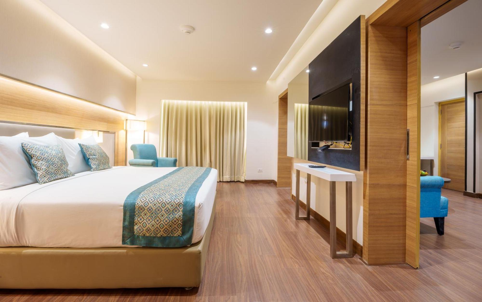 Pharos Hotels Chennai Bagian luar foto