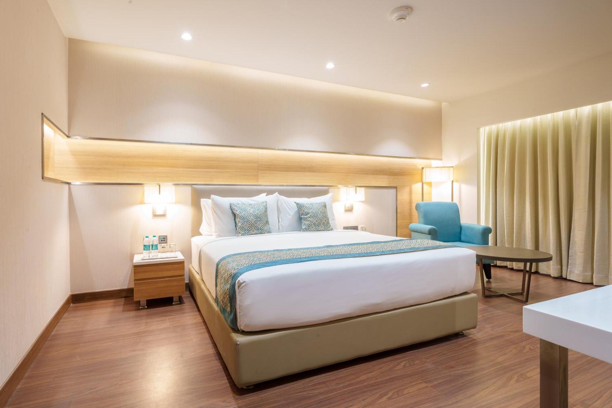 Pharos Hotels Chennai Bagian luar foto