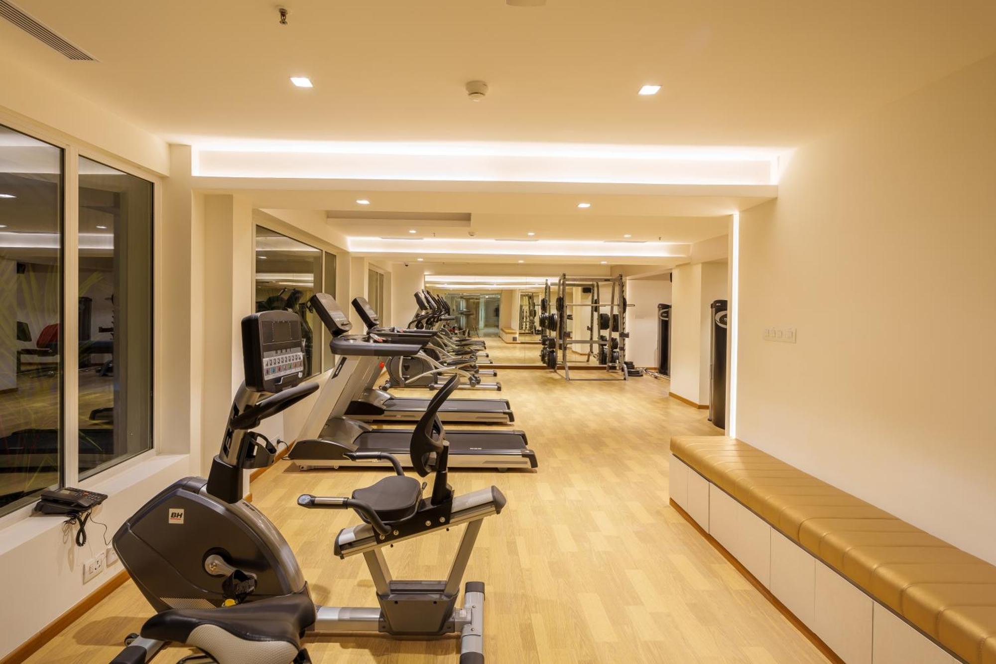 Pharos Hotels Chennai Bagian luar foto