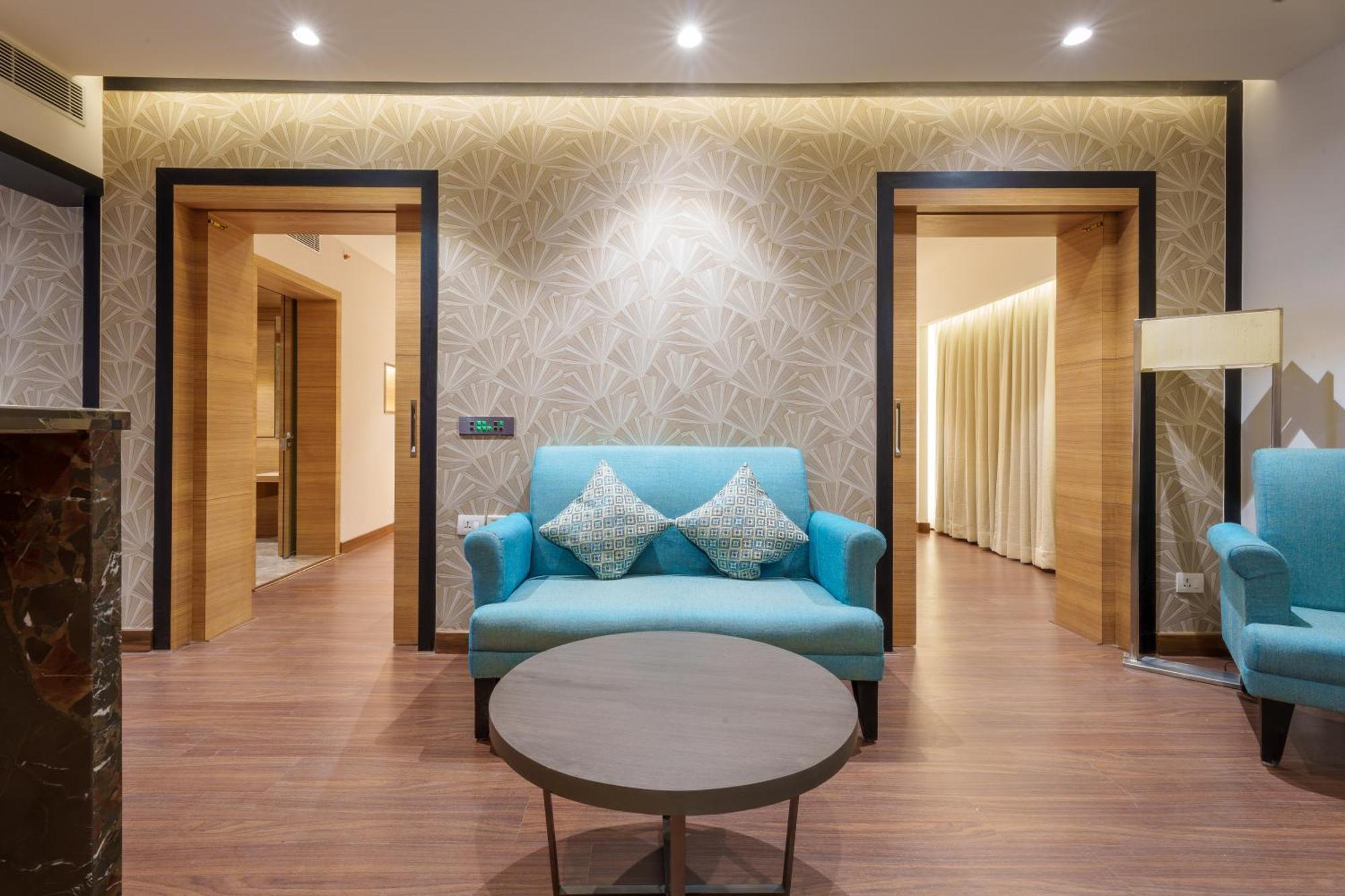 Pharos Hotels Chennai Bagian luar foto