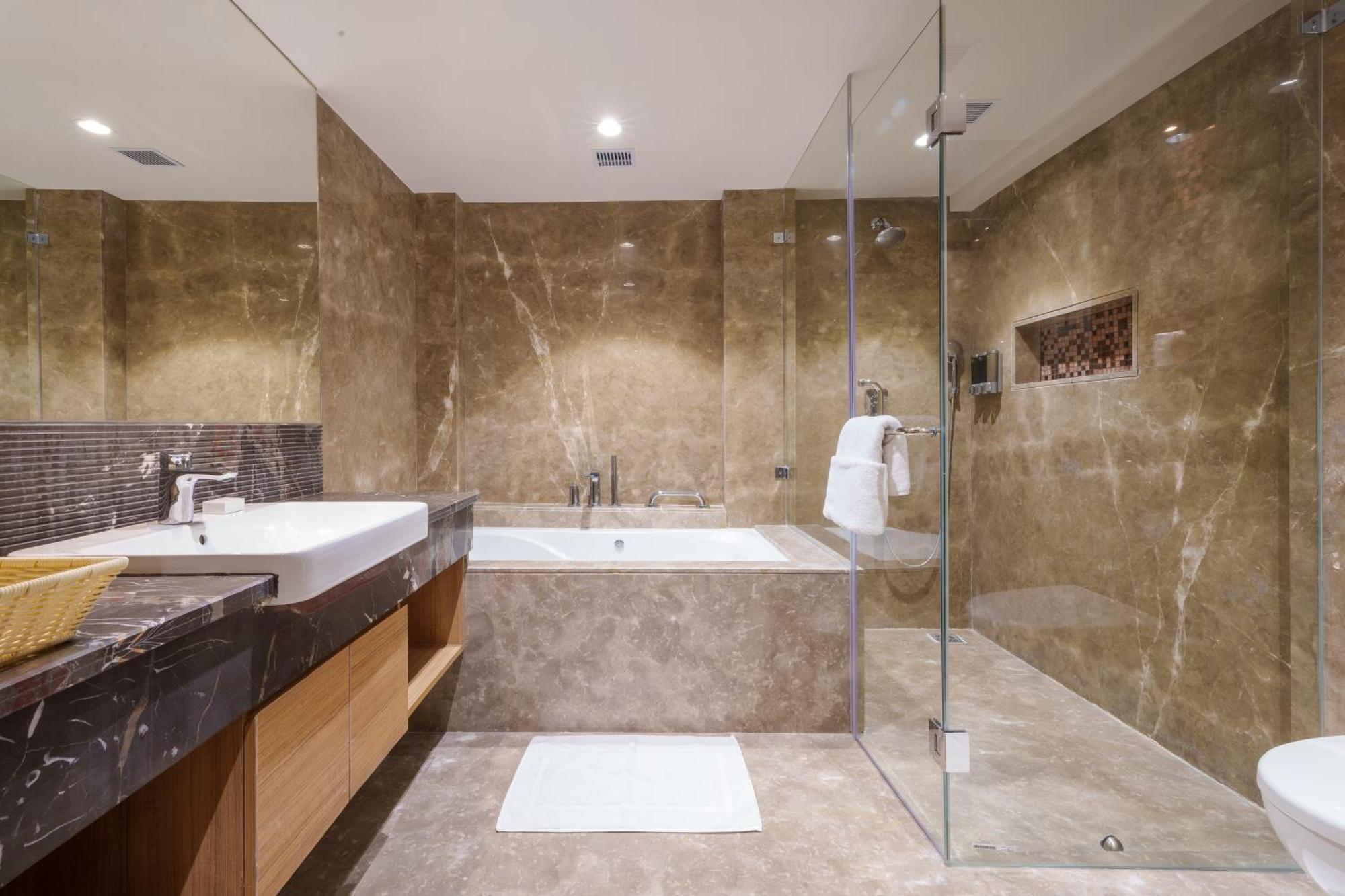 Pharos Hotels Chennai Bagian luar foto