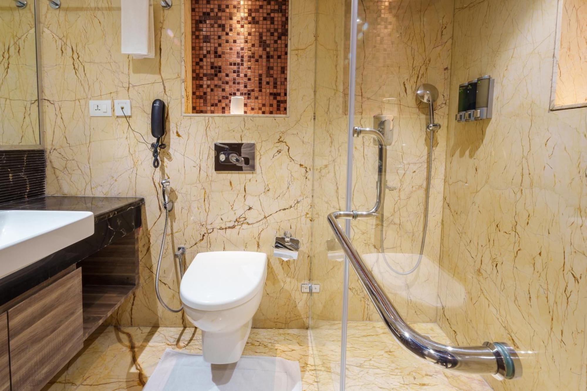 Pharos Hotels Chennai Bagian luar foto