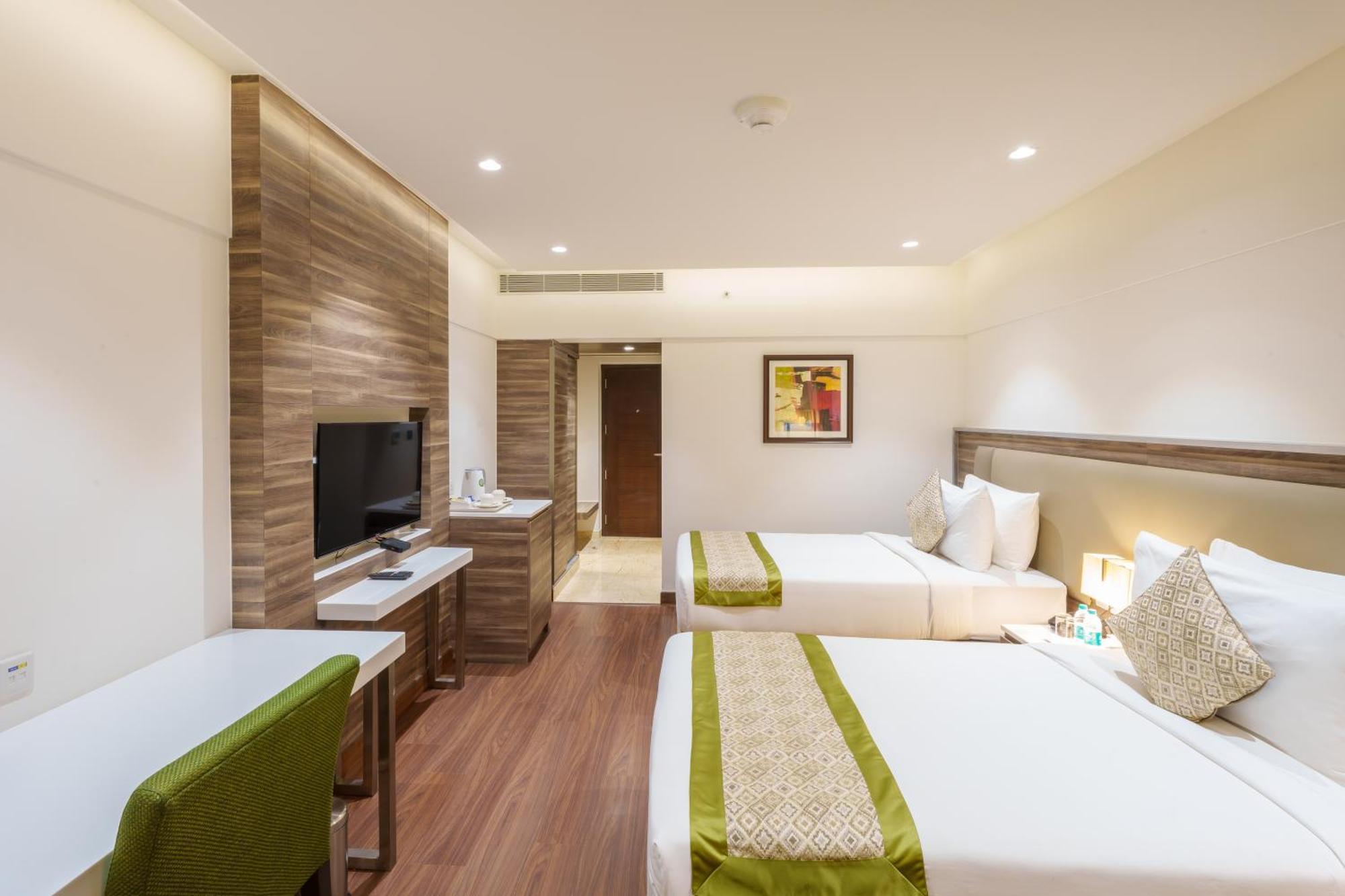 Pharos Hotels Chennai Bagian luar foto