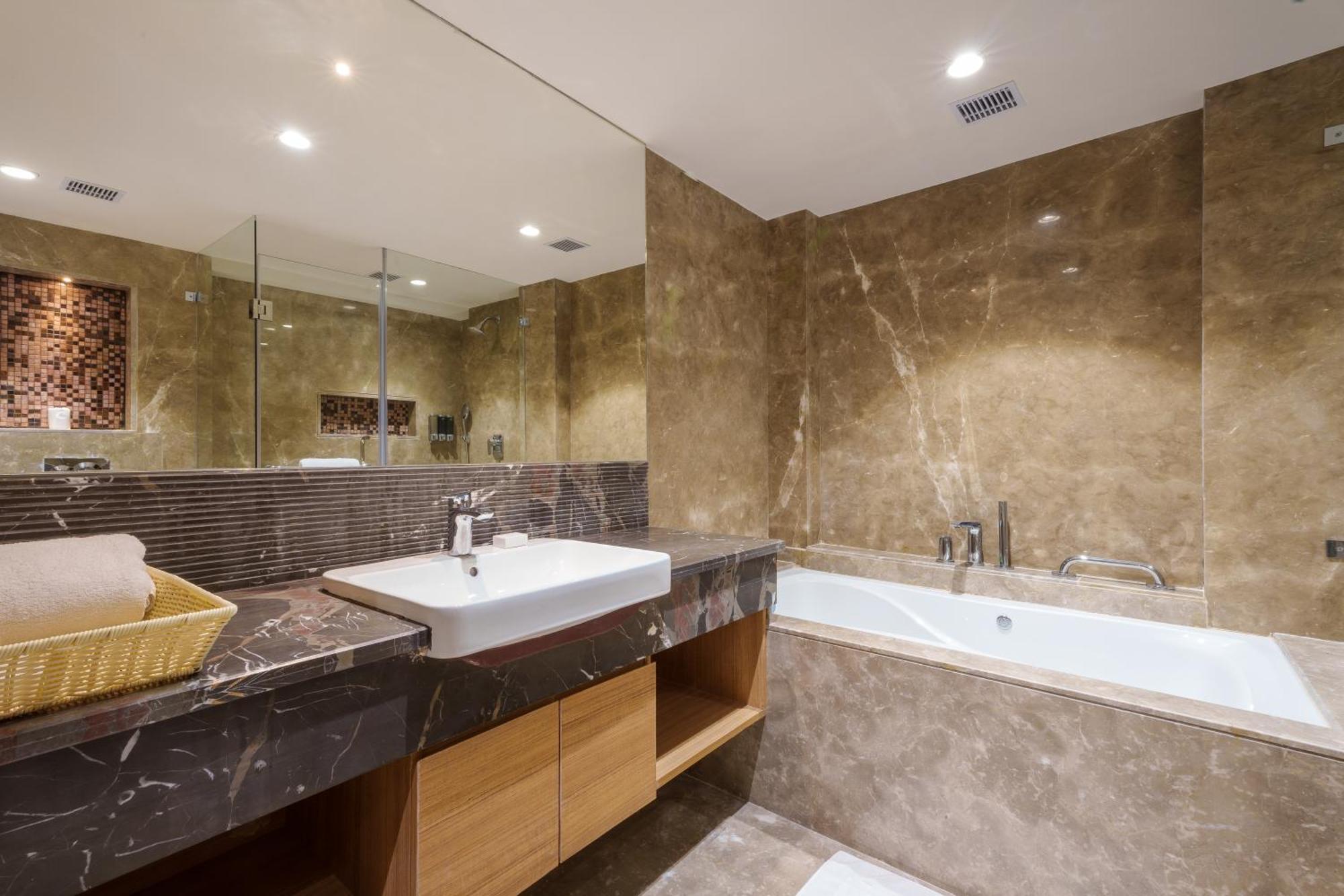 Pharos Hotels Chennai Bagian luar foto