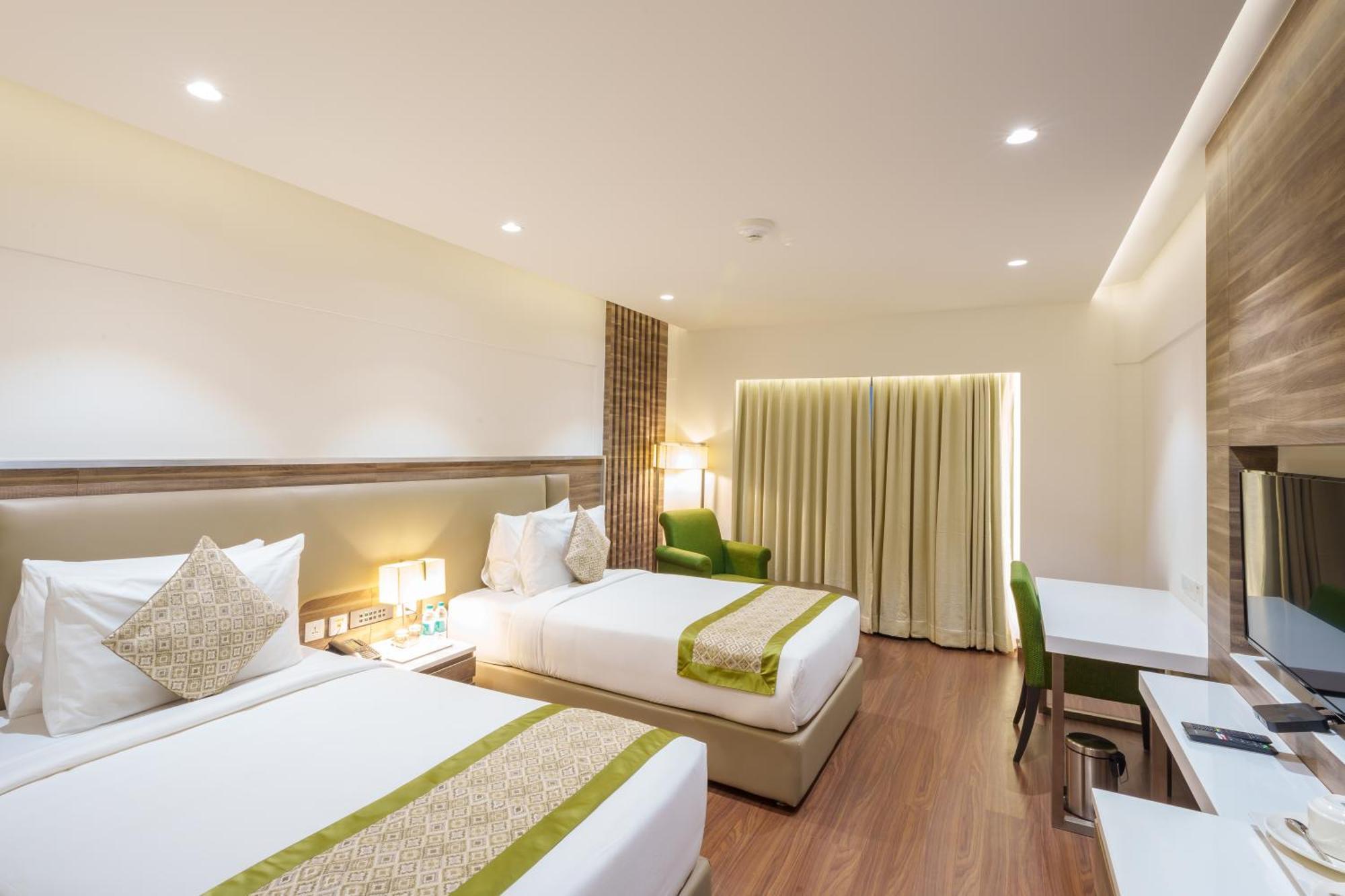 Pharos Hotels Chennai Bagian luar foto