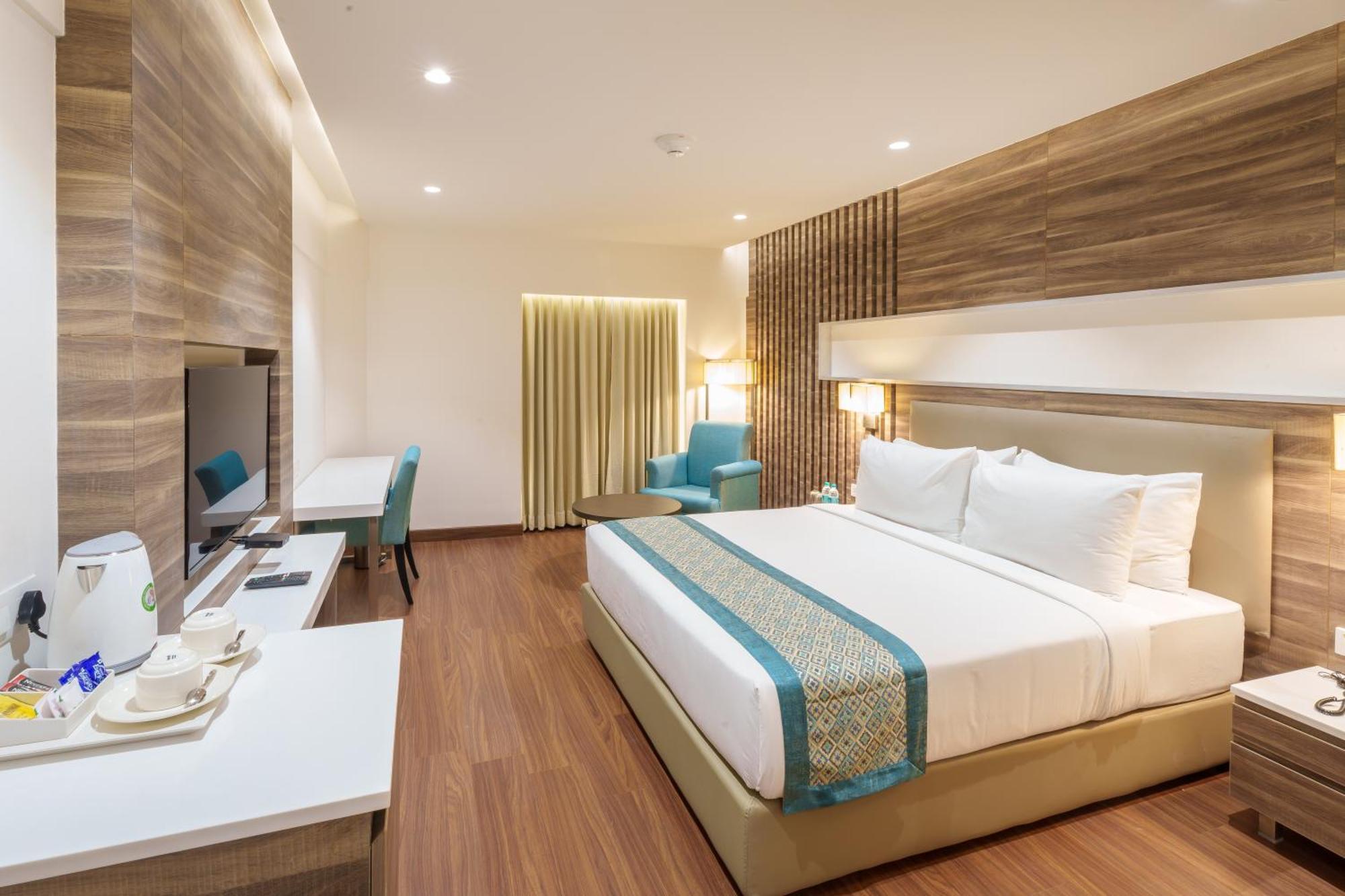 Pharos Hotels Chennai Bagian luar foto