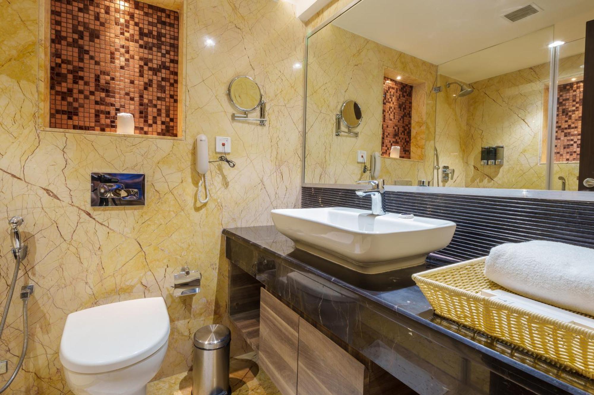 Pharos Hotels Chennai Bagian luar foto